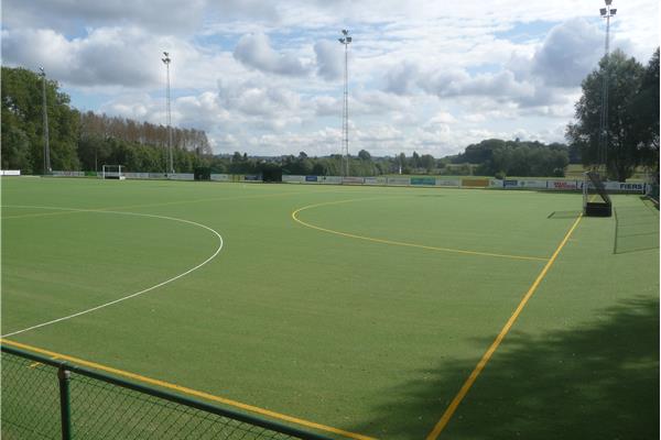 Renovatie kunstgras hockeyveld - Sportinfrabouw NV